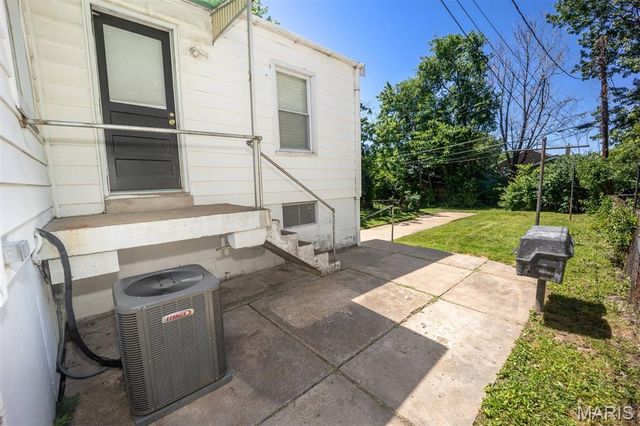 1411 Holden Avenue, St Louis, MO 63125