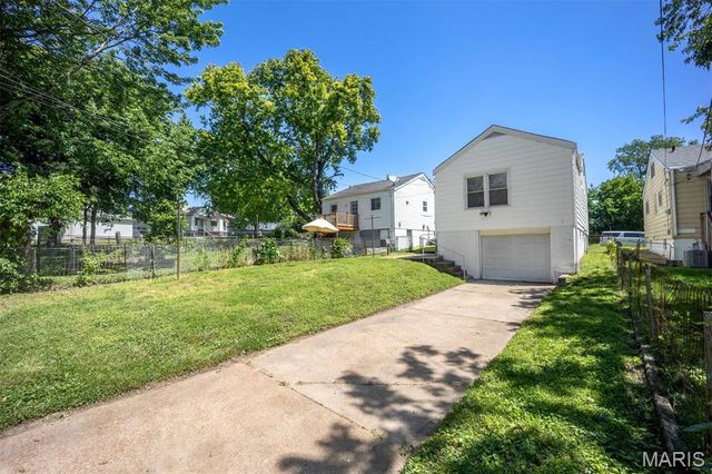 1411 Holden Avenue, St Louis, MO 63125