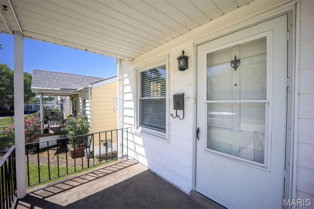 1411 Holden Avenue, St Louis, MO 63125
