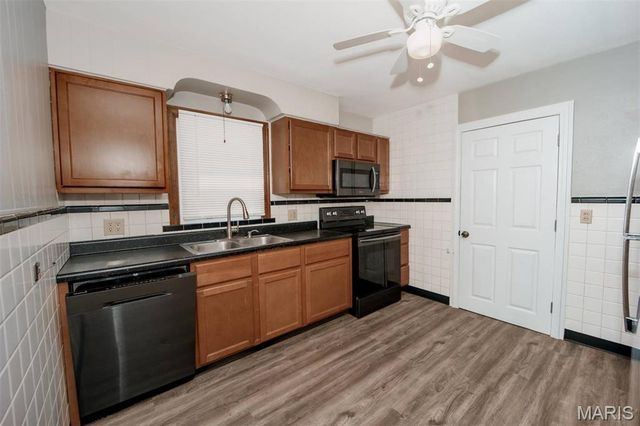 1411 Holden Avenue, St Louis, MO 63125