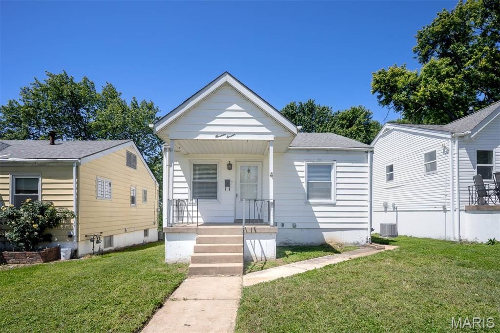 1411 Holden Avenue, St Louis, MO 63125