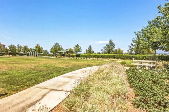 433 Willow, Perris, CA 92570