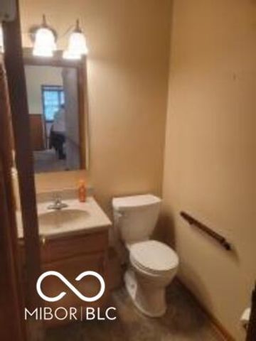 6376 Village Oak Court, Indianapolis, IN 46236