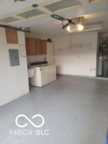 6376 Village Oak Court, Indianapolis, IN 46236