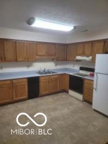 6376 Village Oak Court, Indianapolis, IN 46236