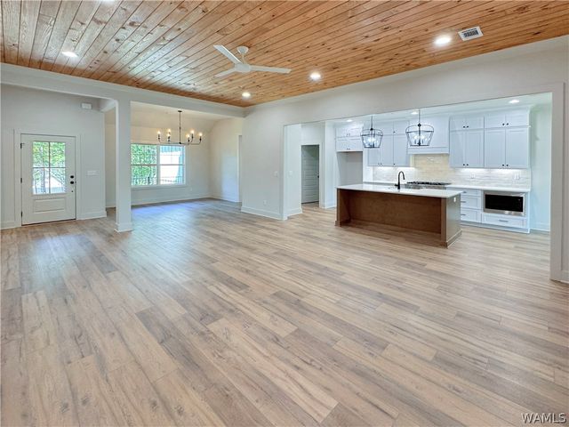13765 Frank Lary, Northport, AL 35475