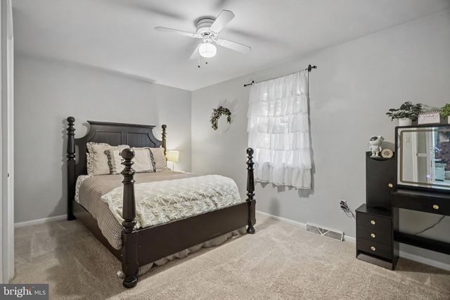 7 PINE TREE DR, New Cumberland, PA 17070