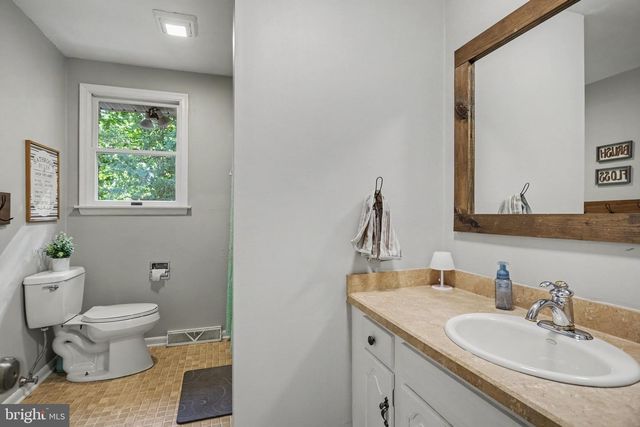 7 PINE TREE DR, New Cumberland, PA 17070