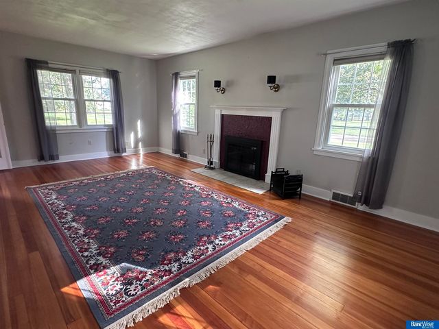 1207 8th Street, Aurora, NE 68818