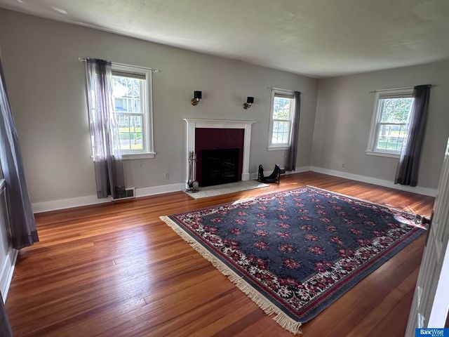 1207 8th Street, Aurora, NE 68818