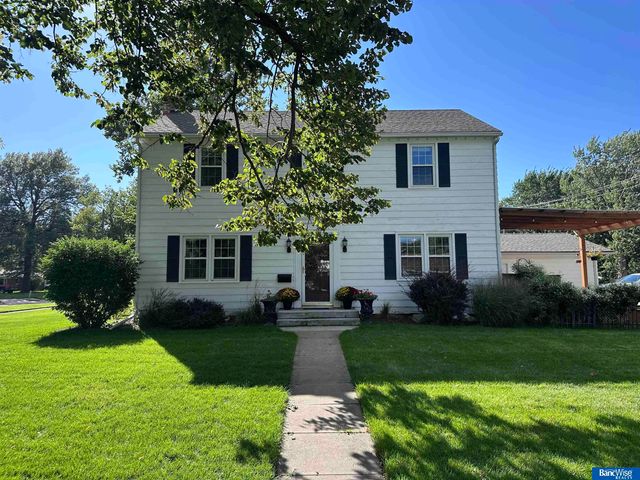 1207 8th Street, Aurora, NE 68818