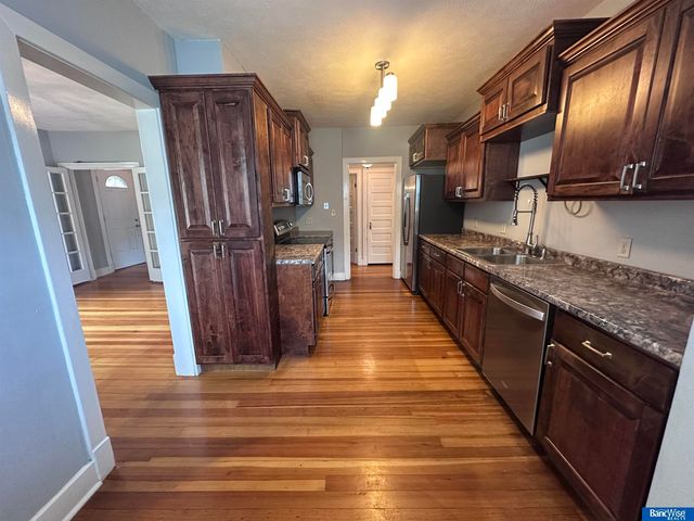 1207 8th Street, Aurora, NE 68818