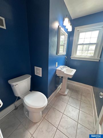 1207 8th Street, Aurora, NE 68818