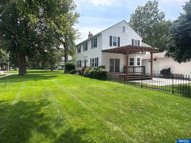 1207 8th Street, Aurora, NE 68818