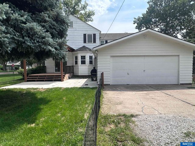 1207 8th Street, Aurora, NE 68818