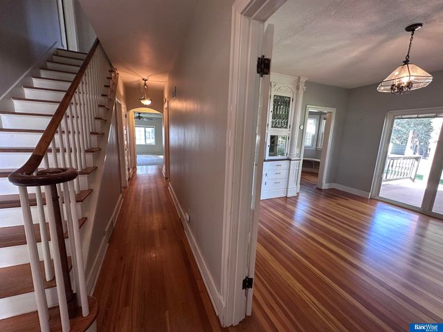 1207 8th Street, Aurora, NE 68818