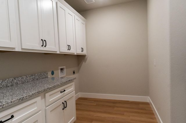 313 String Prairie WAY, Smithville, TX 78957