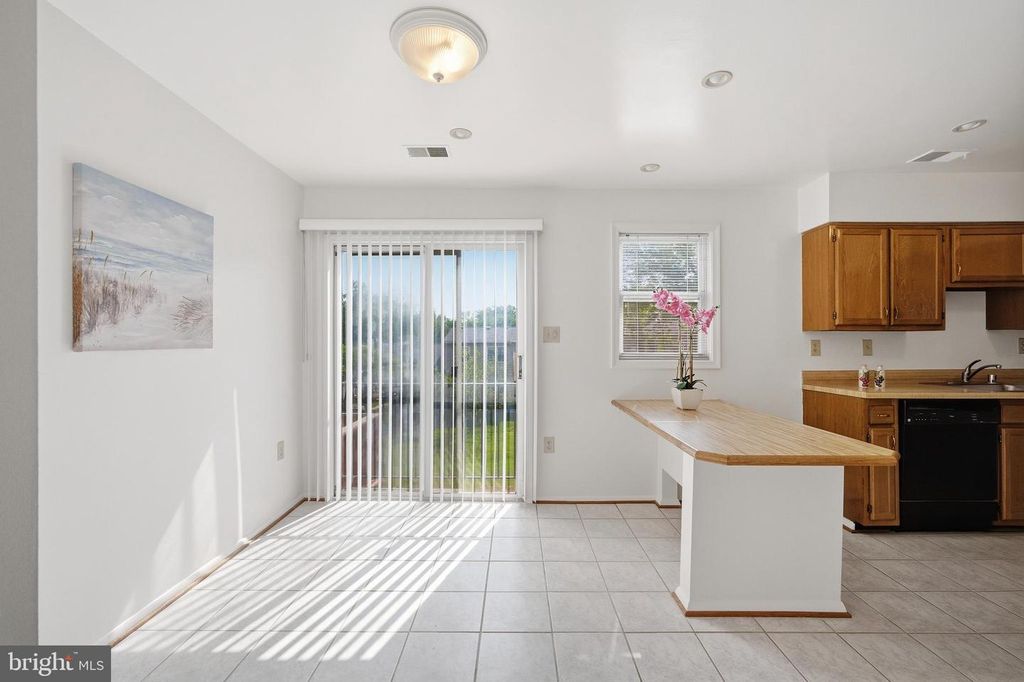 Image 11 of property listing at 14927 CHERRYWOOD DR #5F, Laurel, MD 20707