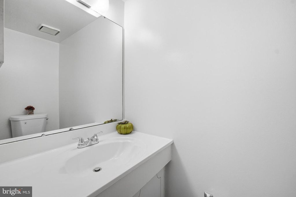 Image 12 of property listing at 14927 CHERRYWOOD DR #5F, Laurel, MD 20707