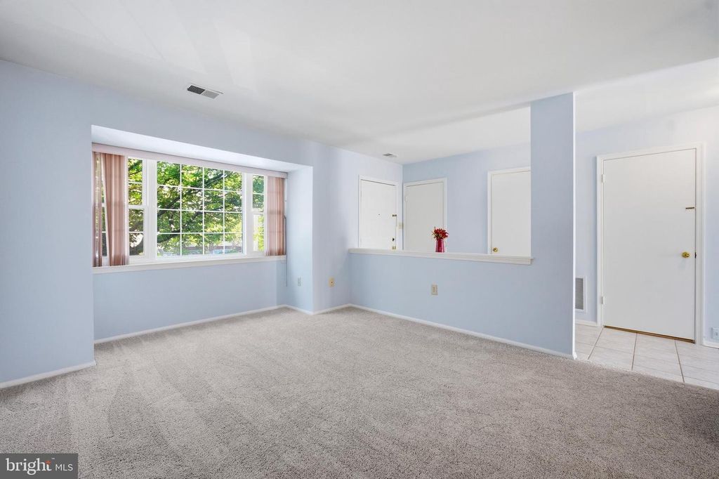 Image 3 of property listing at 14927 CHERRYWOOD DR #5F, Laurel, MD 20707