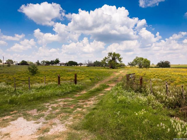 13841 FM 775, La Vernia, TX 78121