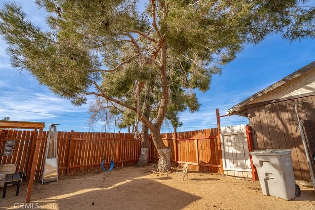 11581 4th Avenue, Hesperia, CA 92345