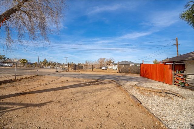 11581 4th Avenue, Hesperia, CA 92345