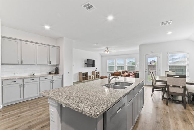 2920 Pinecrest Drive, Aubrey, TX 76227