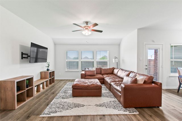 2920 Pinecrest Drive, Aubrey, TX 76227