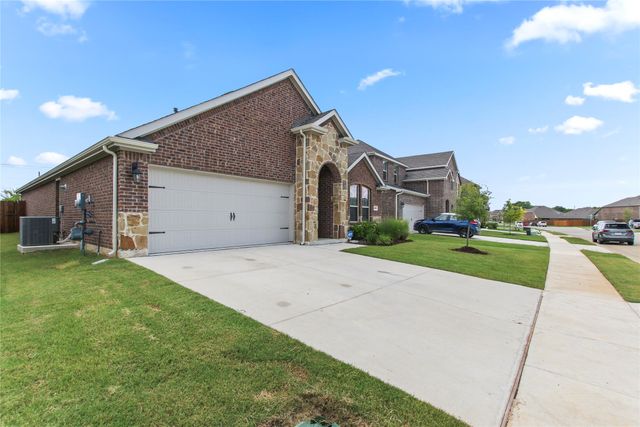 2920 Pinecrest Drive, Aubrey, TX 76227