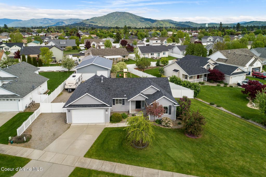 8308 N Vantage DR, Hayden, ID 83835