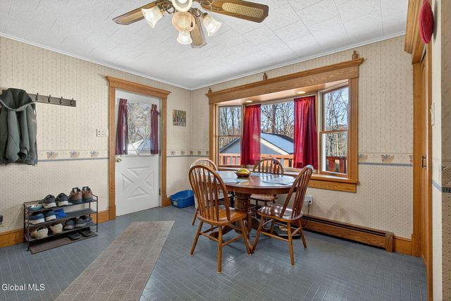 386-388 Locust Avenue, Amsterdam, NY 12010