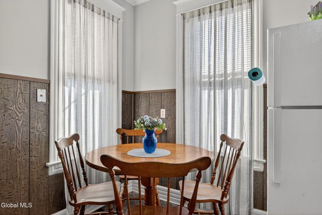 386-388 Locust Avenue, Amsterdam, NY 12010