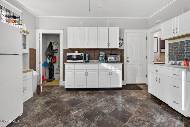 386-388 Locust Avenue, Amsterdam, NY 12010