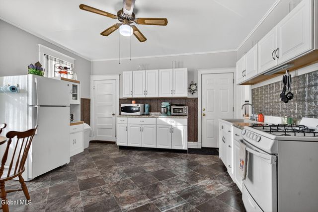 386-388 Locust Avenue, Amsterdam, NY 12010