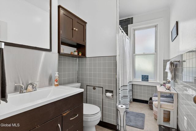 386-388 Locust Avenue, Amsterdam, NY 12010