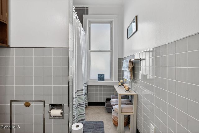 386-388 Locust Avenue, Amsterdam, NY 12010