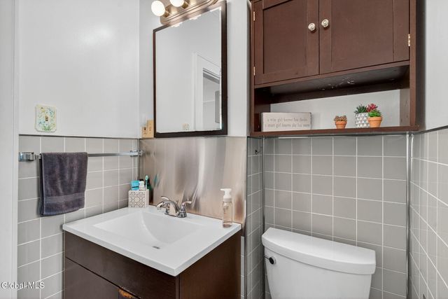 386-388 Locust Avenue, Amsterdam, NY 12010