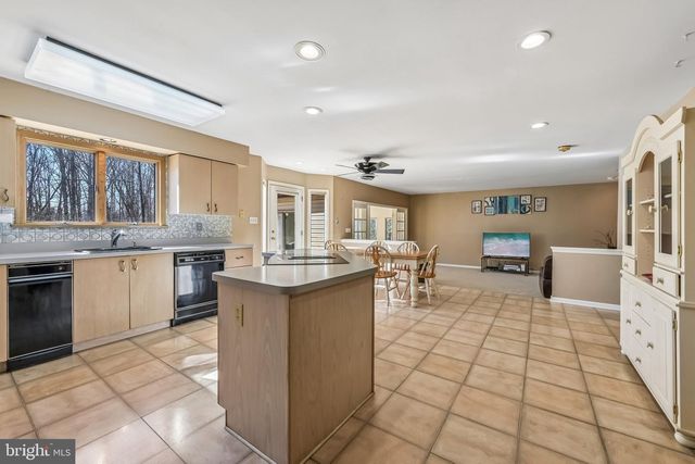 11 SILVER LAKE DR, Shamong, NJ 08088