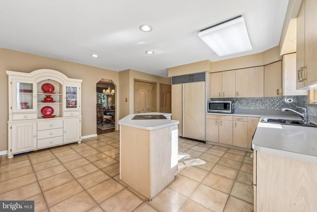 11 SILVER LAKE DR, Shamong, NJ 08088