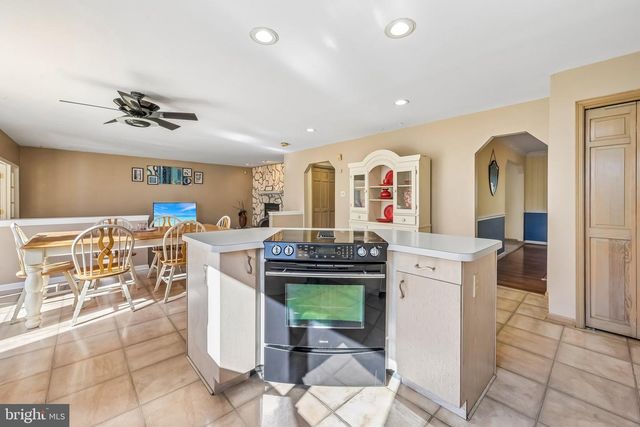 11 SILVER LAKE DR, Shamong, NJ 08088