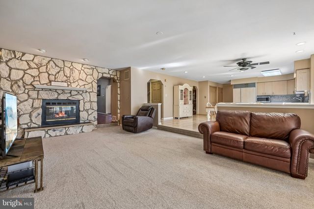 11 SILVER LAKE DR, Shamong, NJ 08088