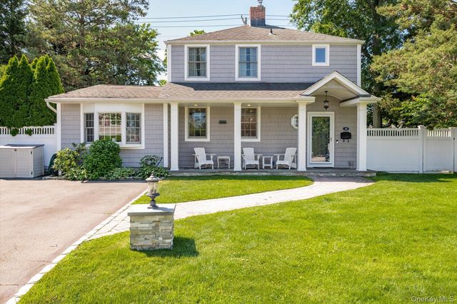84 Earl Street, Westbury, NY 11590