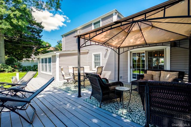 84 Earl Street, Westbury, NY 11590