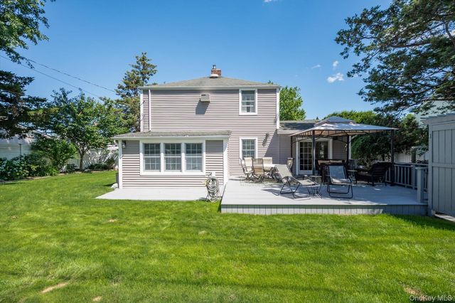 84 Earl Street, Westbury, NY 11590