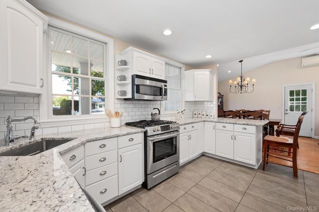84 Earl Street, Westbury, NY 11590