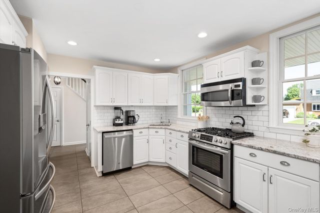 84 Earl Street, Westbury, NY 11590