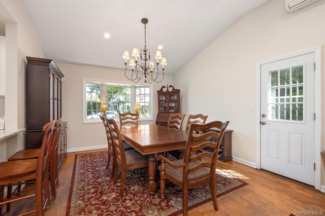 84 Earl Street, Westbury, NY 11590