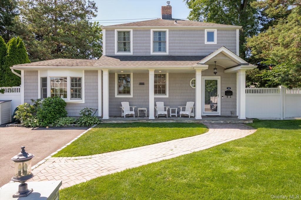 84 Earl Street, Westbury, NY 11590