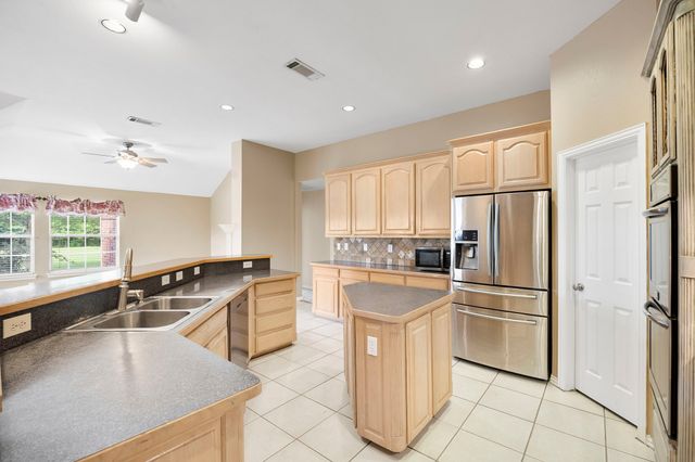 1157 Zajic Drive, Terrell, TX 75160